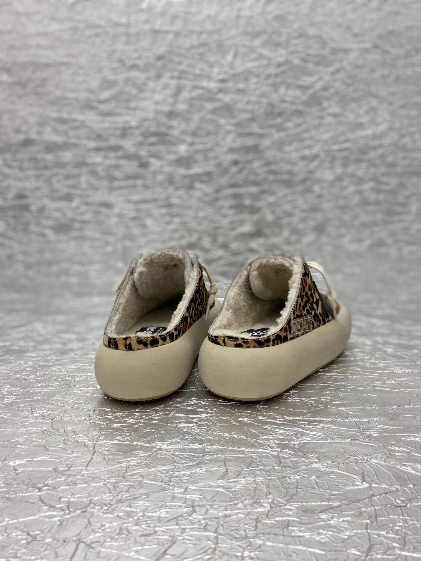 OOBB-- 6642 GWF00349.F003000.81472 Space cowhide item:E-X362J2909T